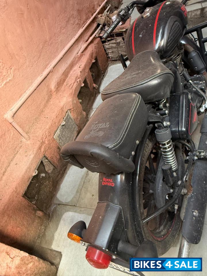 Stealth Black Royal Enfield Bullet 350 KS BS6