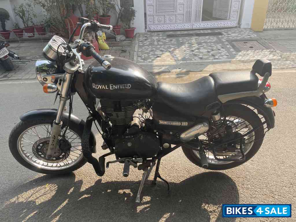 Black Royal Enfield Thunderbird 350