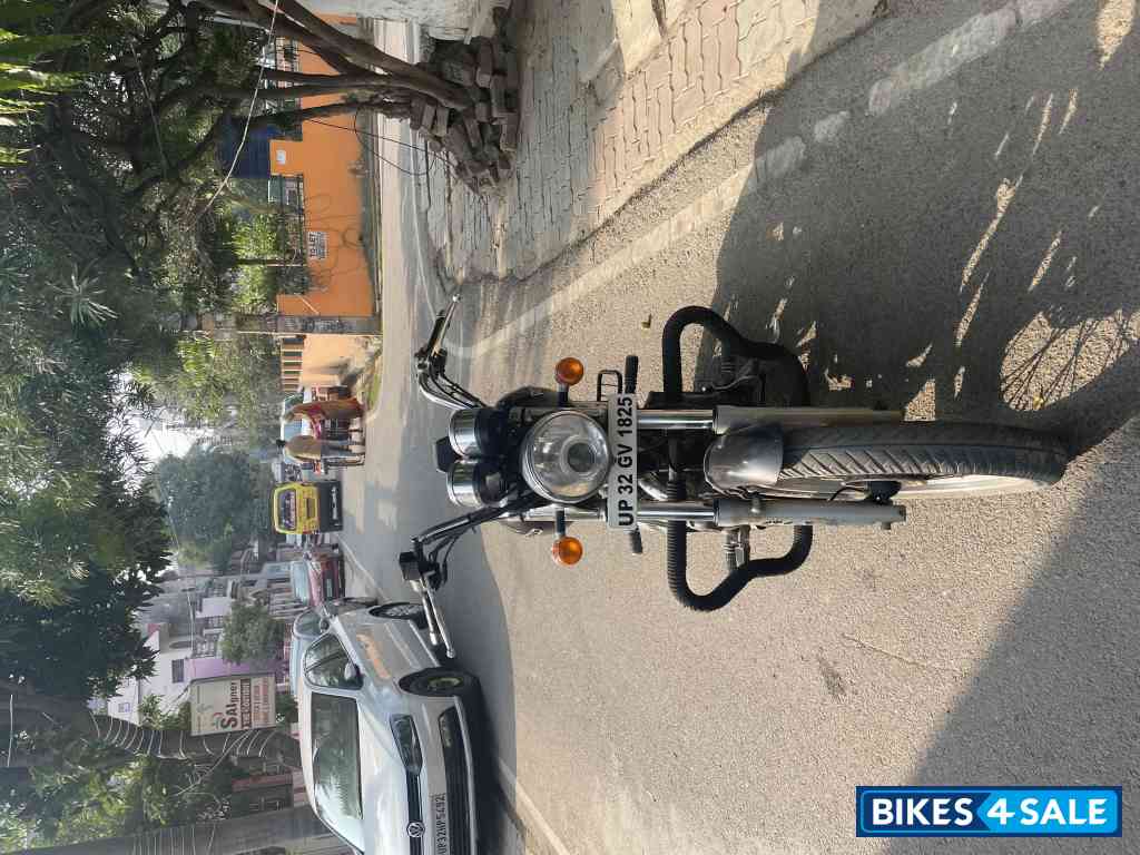 Black Royal Enfield Thunderbird 350