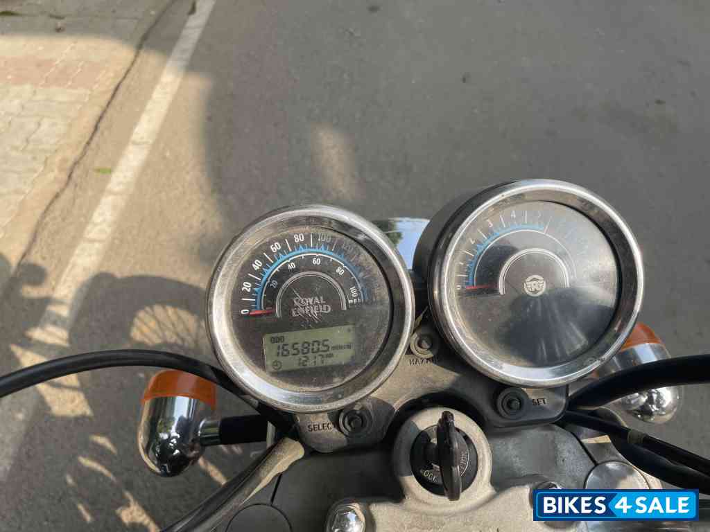 Black Royal Enfield Thunderbird 350