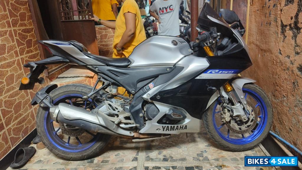 Yamaha R15M