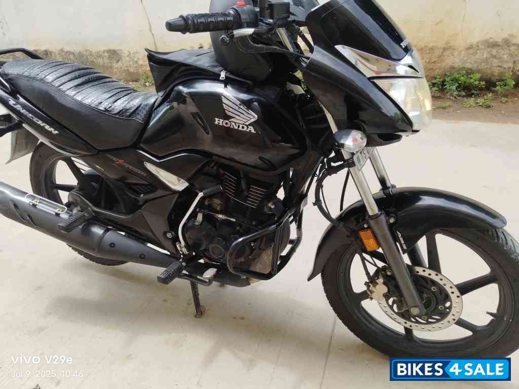 Black Honda CB Unicorn 160