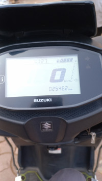 Black Suzuki Avenis 125 Ride Connect Edition