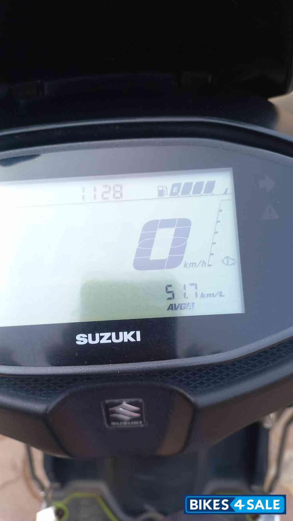 Black Suzuki Avenis 125 Ride Connect Edition