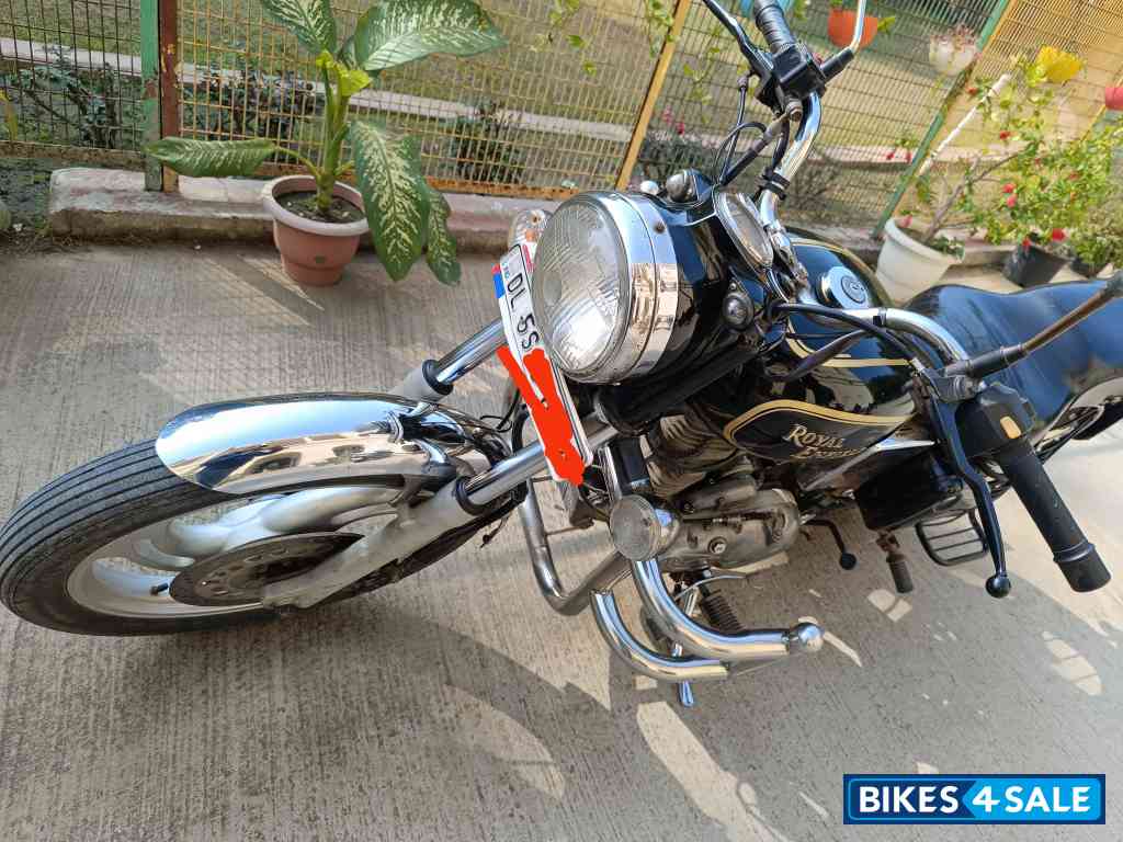 Black Royal Enfield Bullet Electra Twinspark