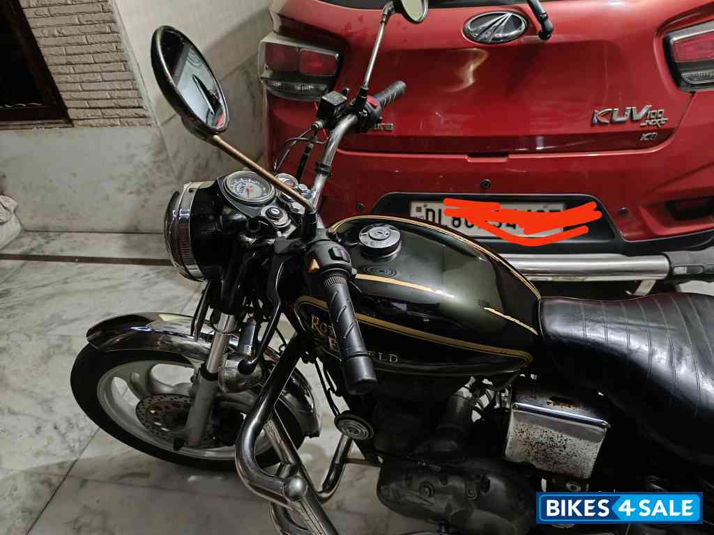 Black Royal Enfield Bullet Electra Twinspark