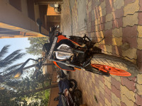 Orange KTM Duke 200 ABS