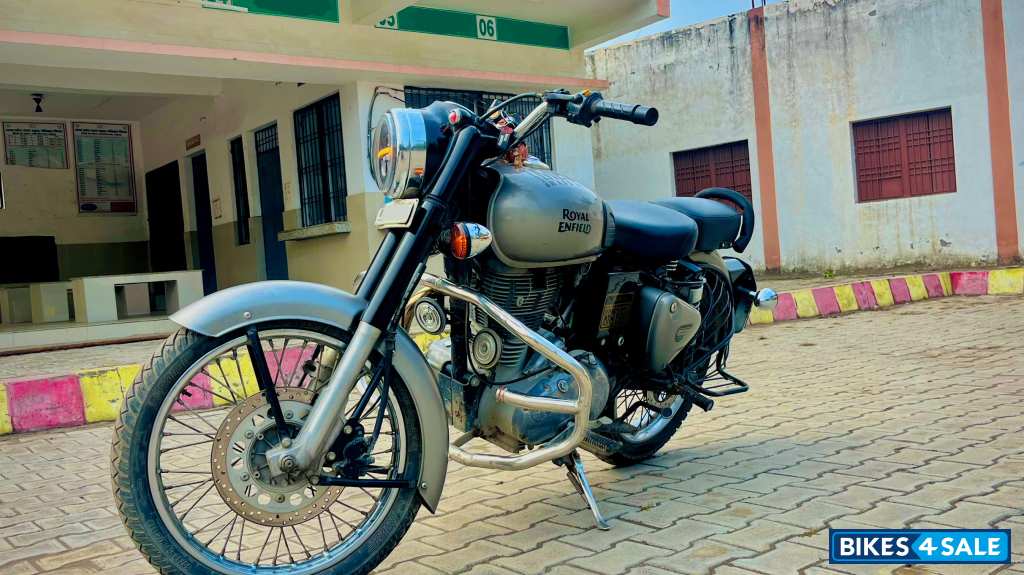 Gun Metal Gray Royal Enfield Classic 350