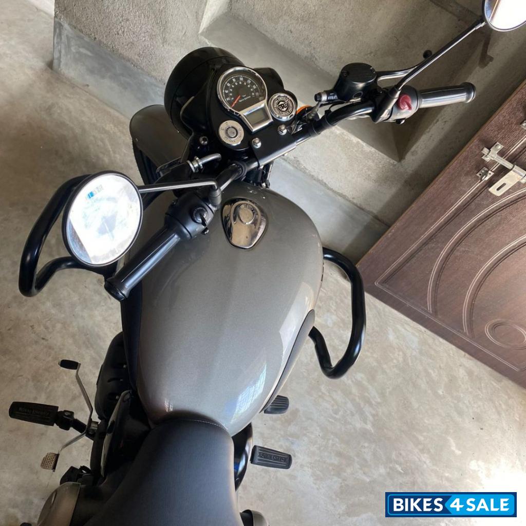Gunmetal Grey Royal Enfield Classic Gunmetal Grey