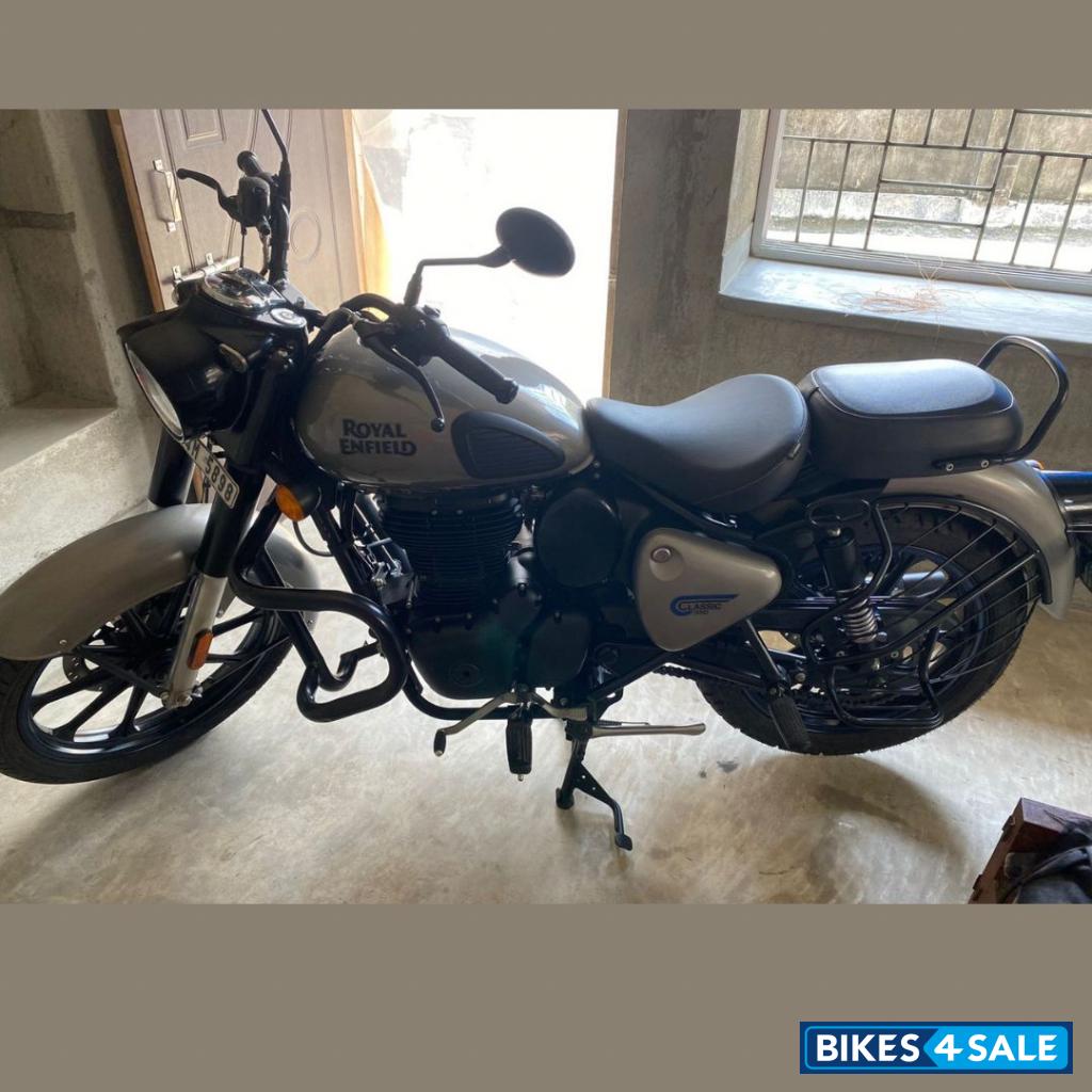 Gunmetal Grey Royal Enfield Classic Gunmetal Grey