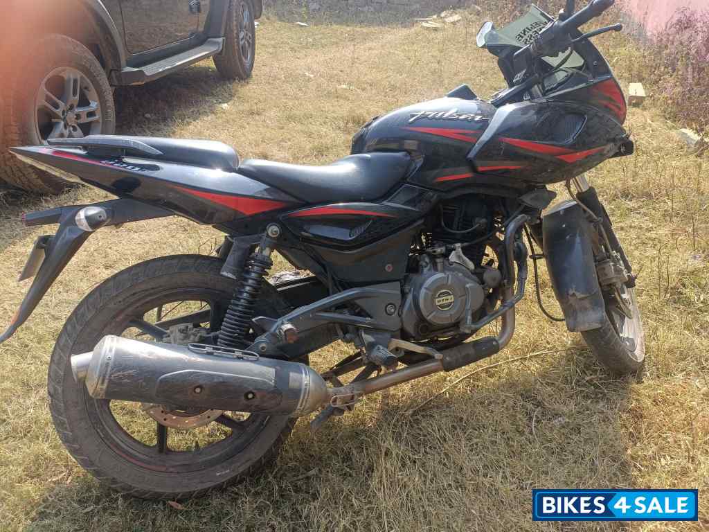 Bajaj Pulsar 220F