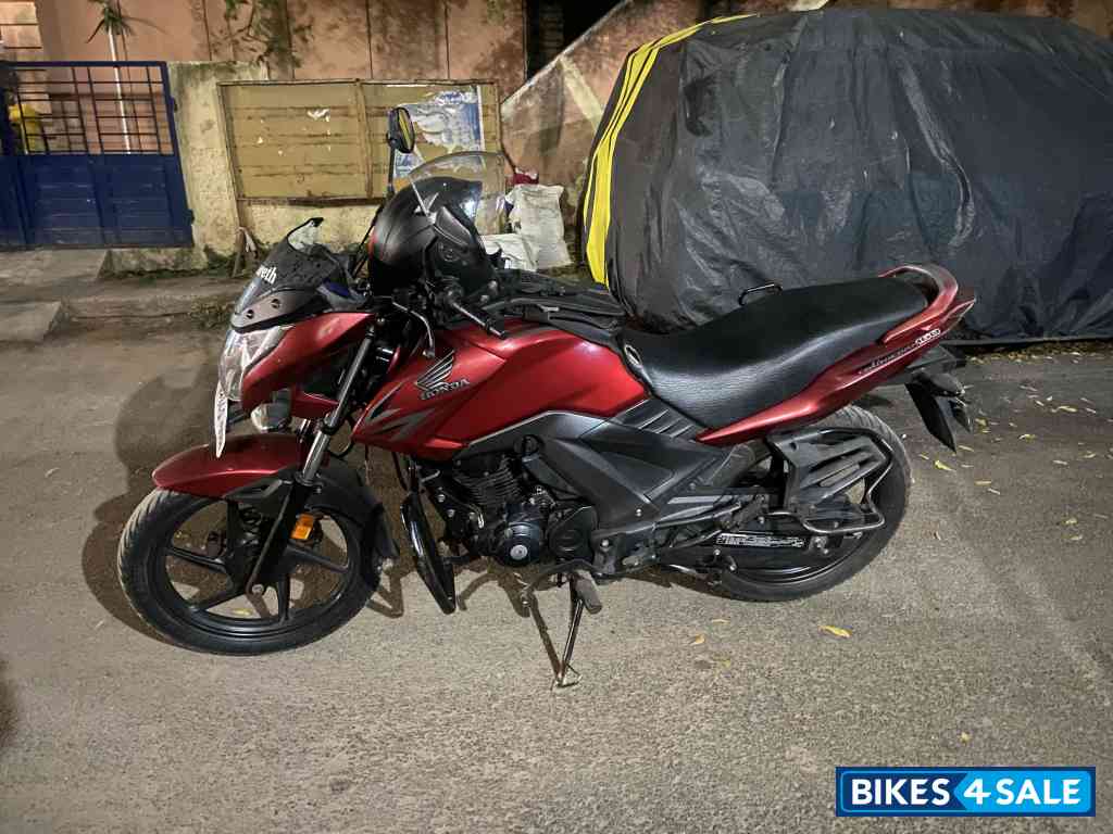 Red Honda CB Unicorn 160