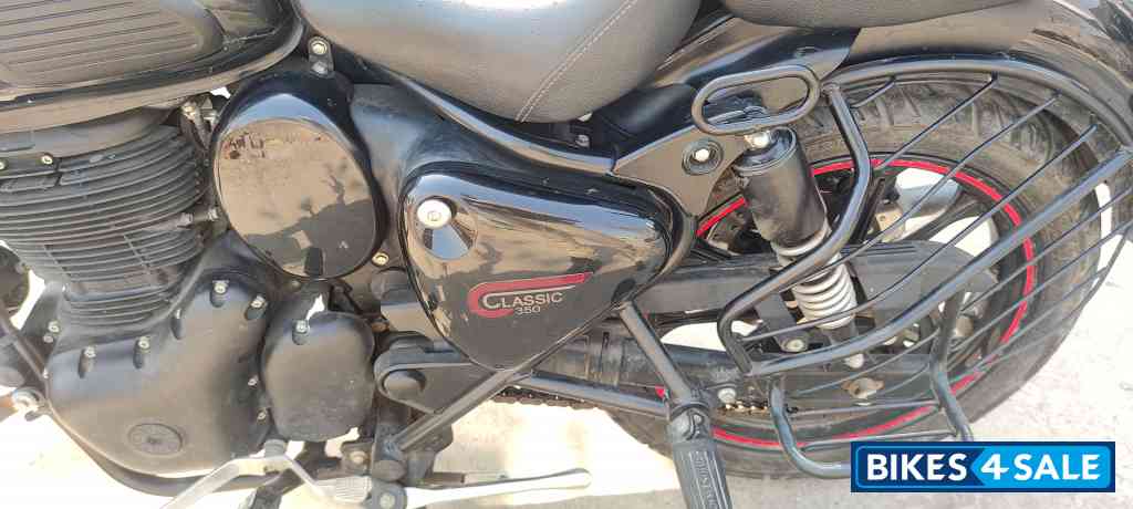 Dark Stealth Black Royal Enfield Classic 350 Dual Channel BS6