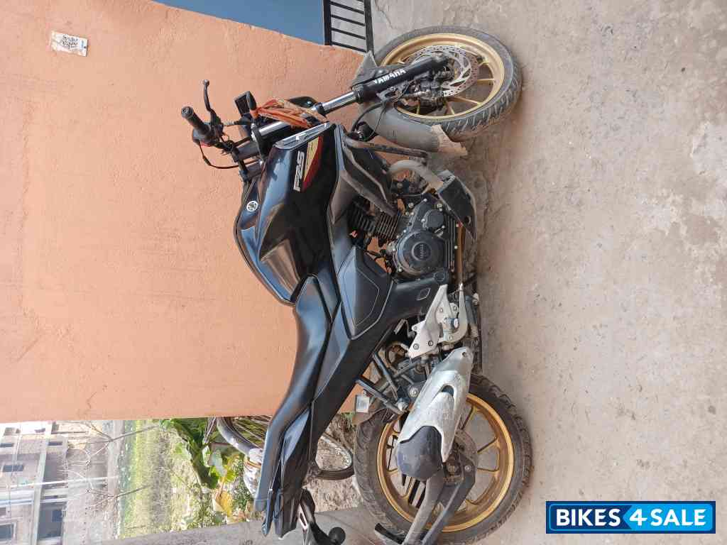 Black Golden Yamaha FZ-S FI V3 2022