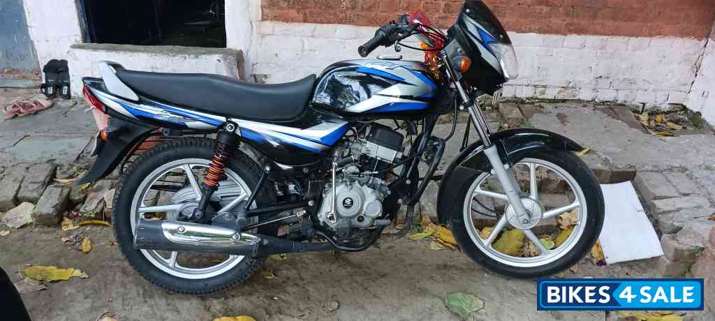 Black Bajaj CT 100
