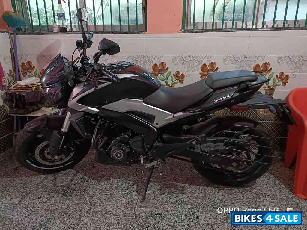 Bajaj Dominar 250 2022