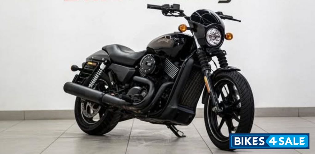 Black Harley Davidson Street 750