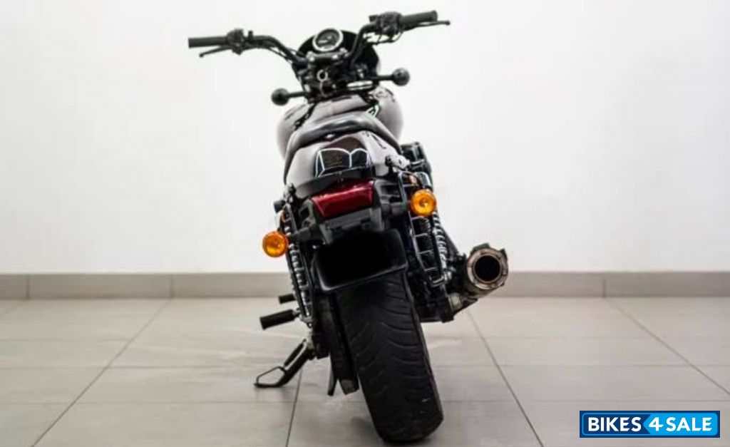 Black Harley Davidson Street 750