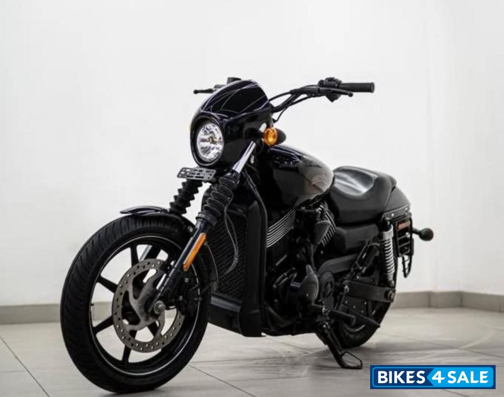 Black Harley Davidson Street 750