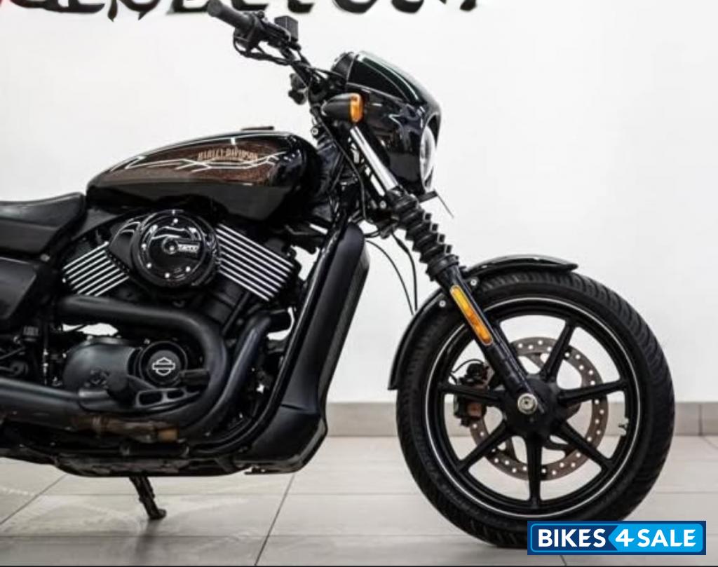 Black Harley Davidson Street 750