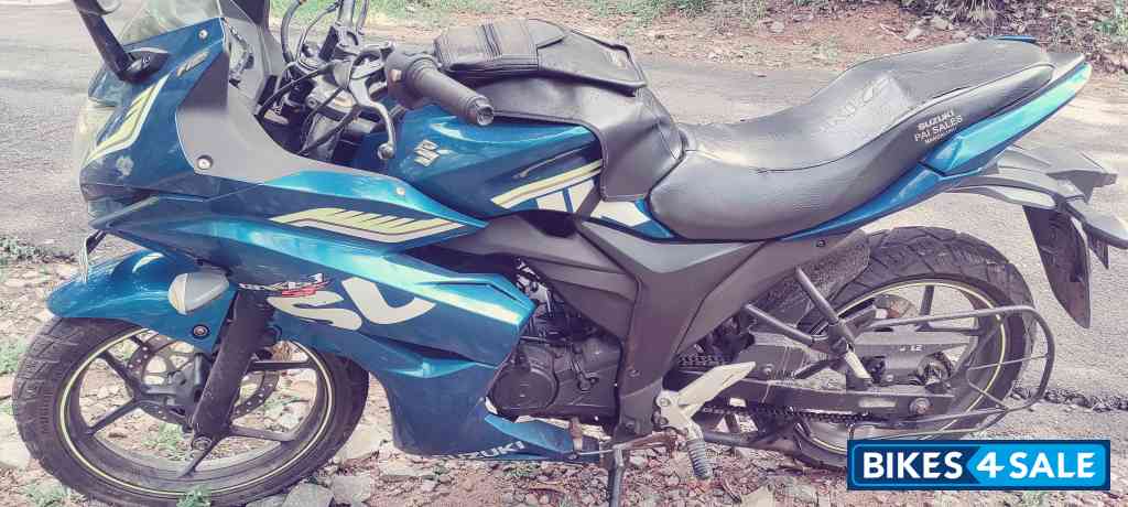 Blue Suzuki Gixxer SF Fi