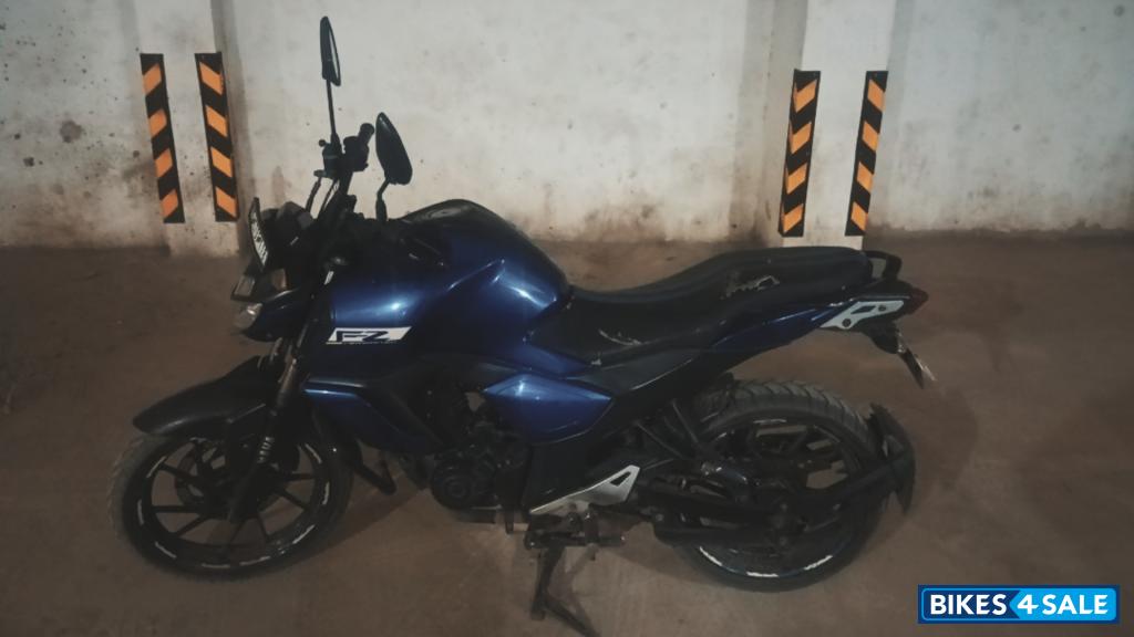 Blue Yamaha FZ-S FI V3