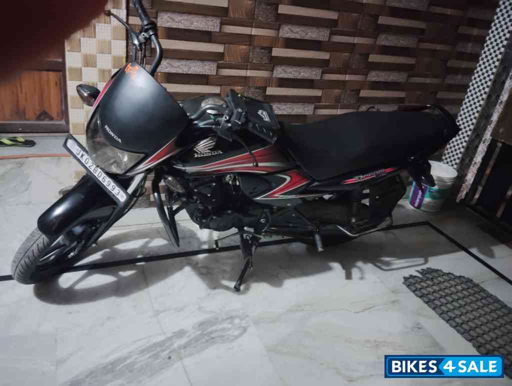 Black Red Honda Dream Yuga