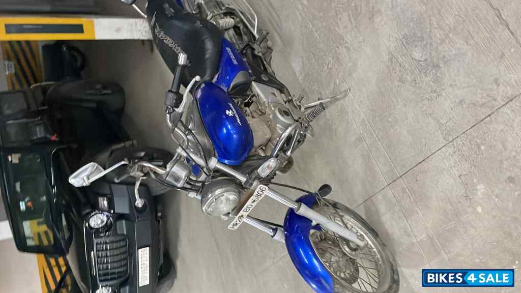 Bajaj Avenger 200 DTS-i