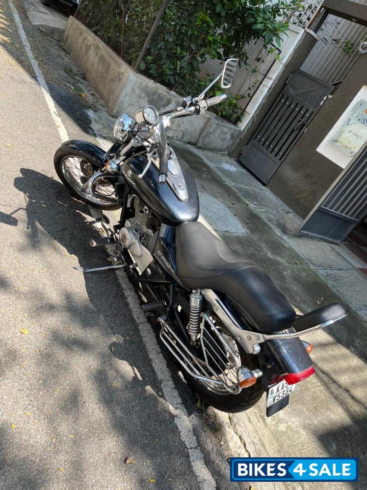 Bajaj Avenger 220 DTS-i