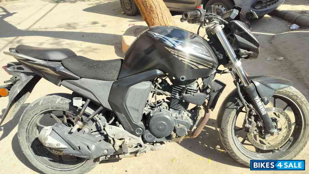 Matte Black Yamaha FZ FI V2