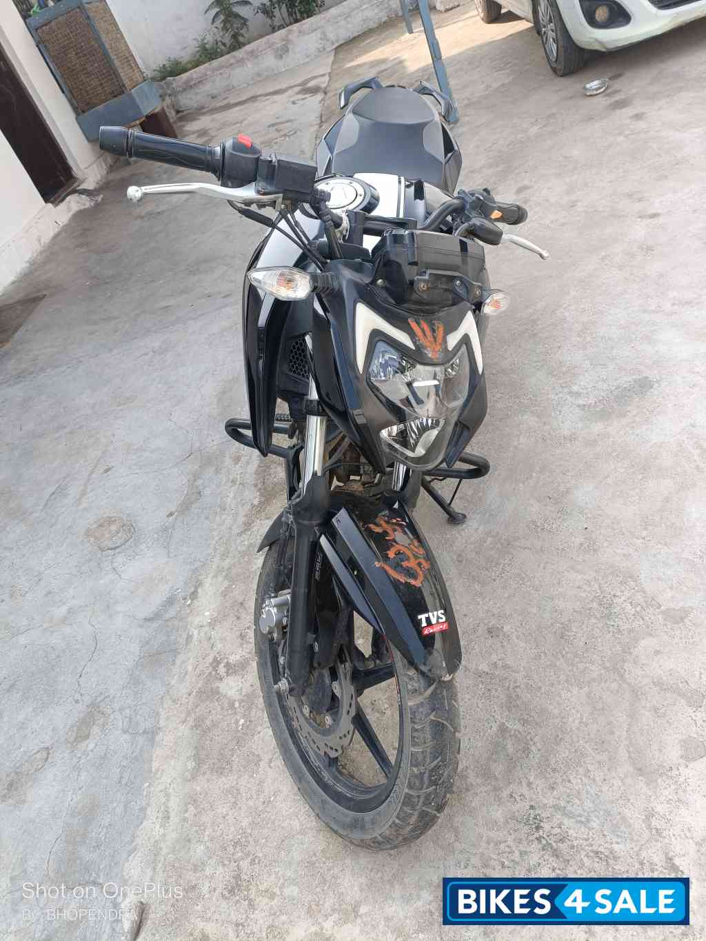 Black TVS Apache RTR 160 4V BS6