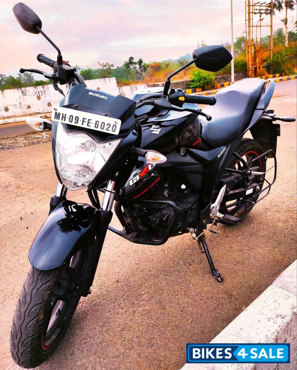 Sparkle Black Suzuki Gixxer 150
