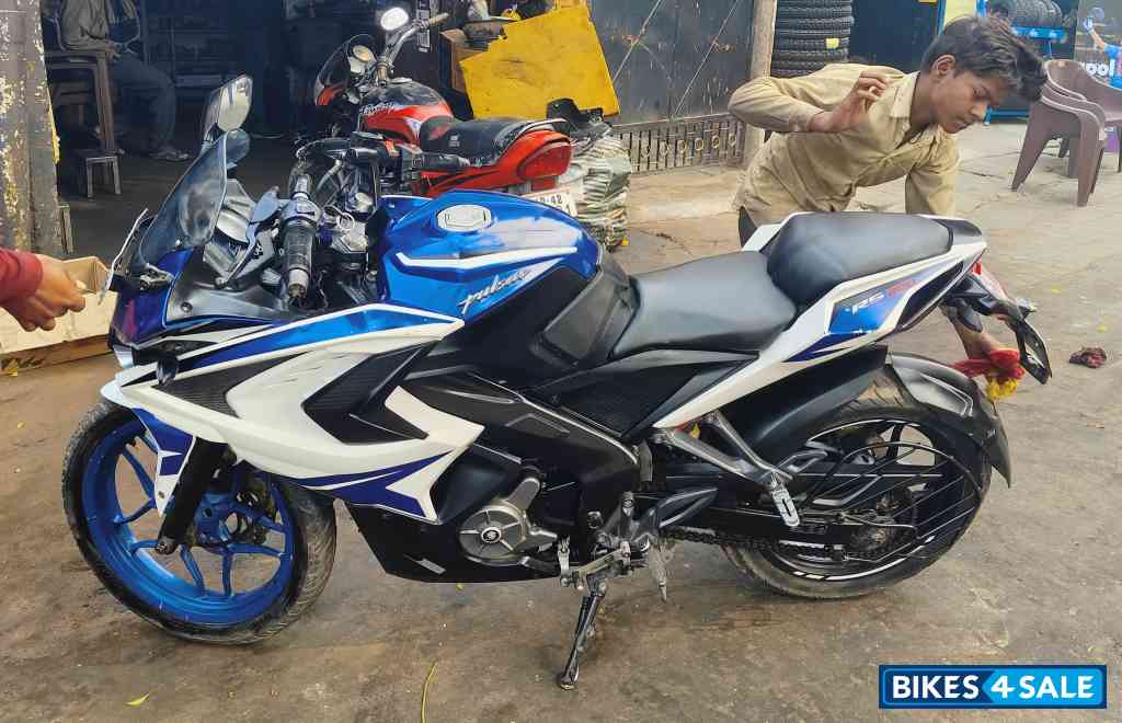 Bajaj Pulsar RS 200