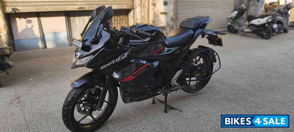 Black Glossy Suzuki Gixxer SF BS6