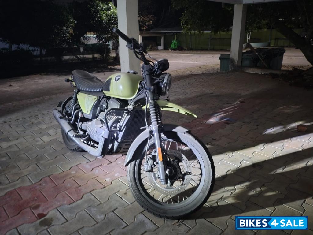 Yezdi Scrambler Single Tone