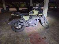 Yezdi Scrambler Single Tone