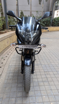 Black Bajaj Pulsar 220F