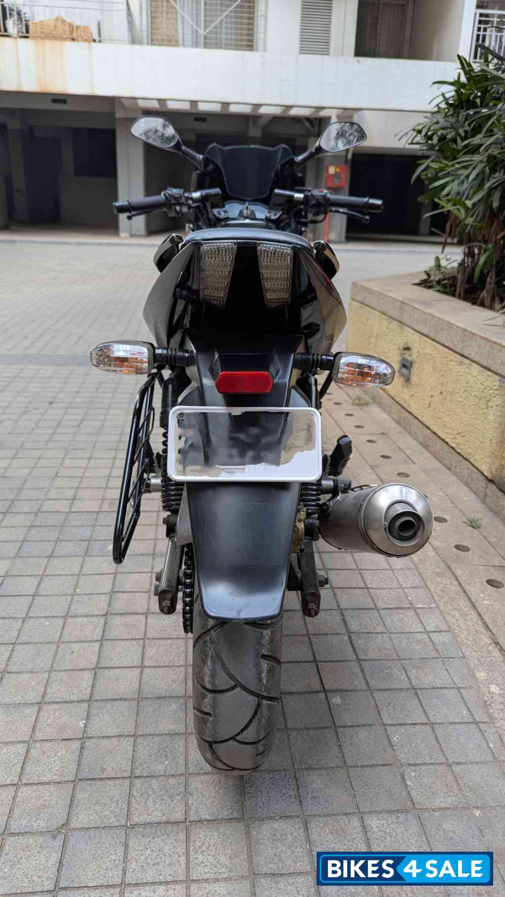 Black Bajaj Pulsar 220F