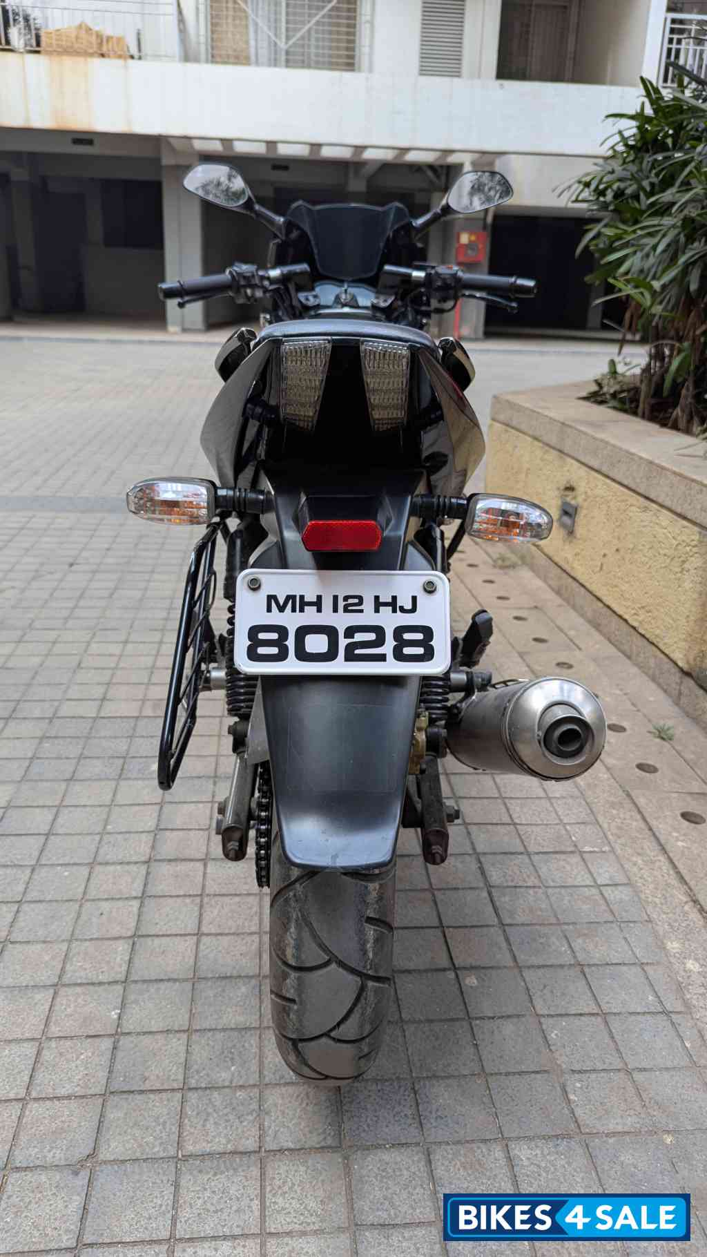 Black Bajaj Pulsar 220F