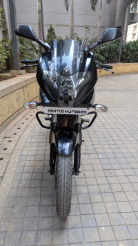 Black Bajaj Pulsar 220F