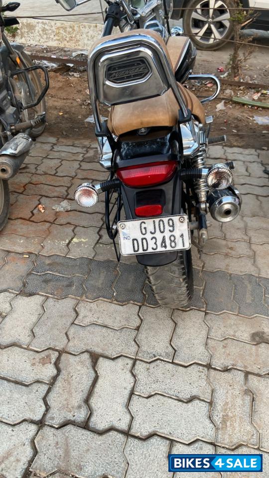 Bajaj Avenger 220 DTS-i