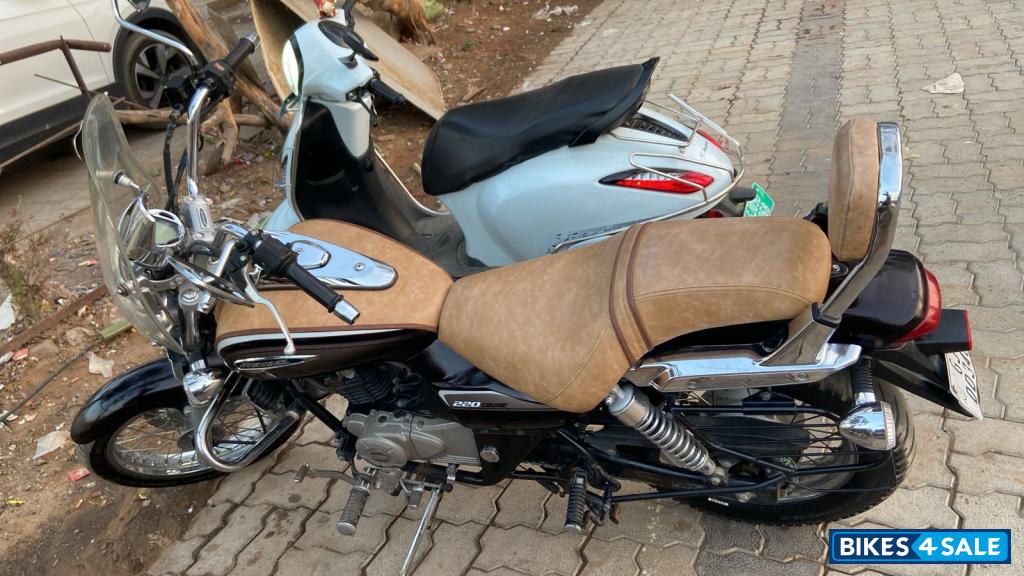 Bajaj Avenger 220 DTS-i