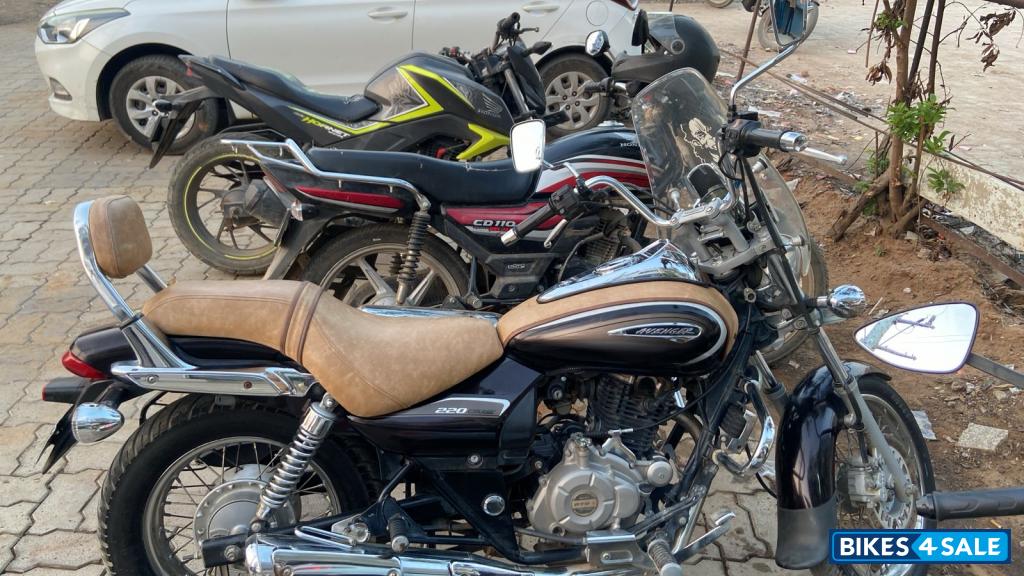 Bajaj Avenger 220 DTS-i