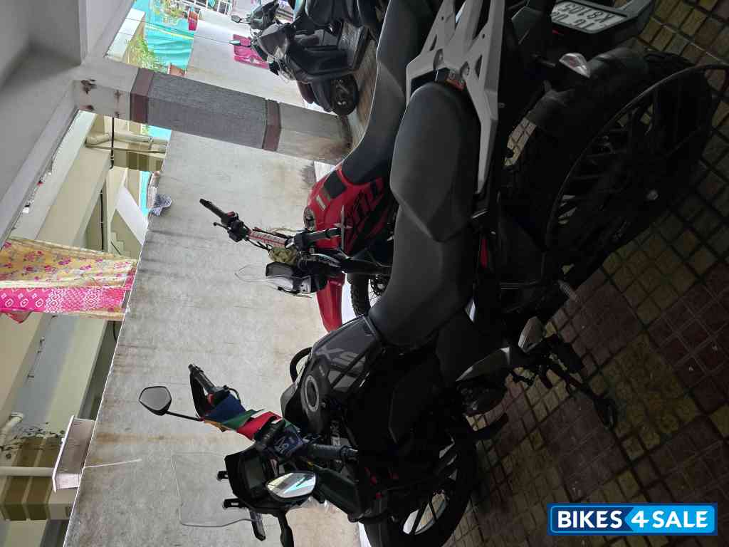 Black Suzuki V-Strom SX Black Suzuki V-Strom SX