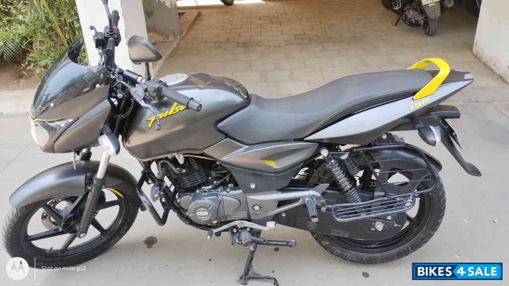 Neon Gray Bajaj Pulsar 150 Neon
