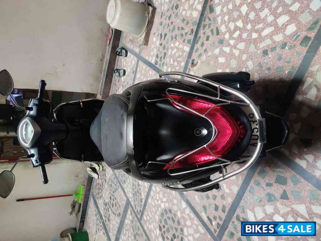 Black Metallic Yamaha Fascino 125 Fi Hybrid