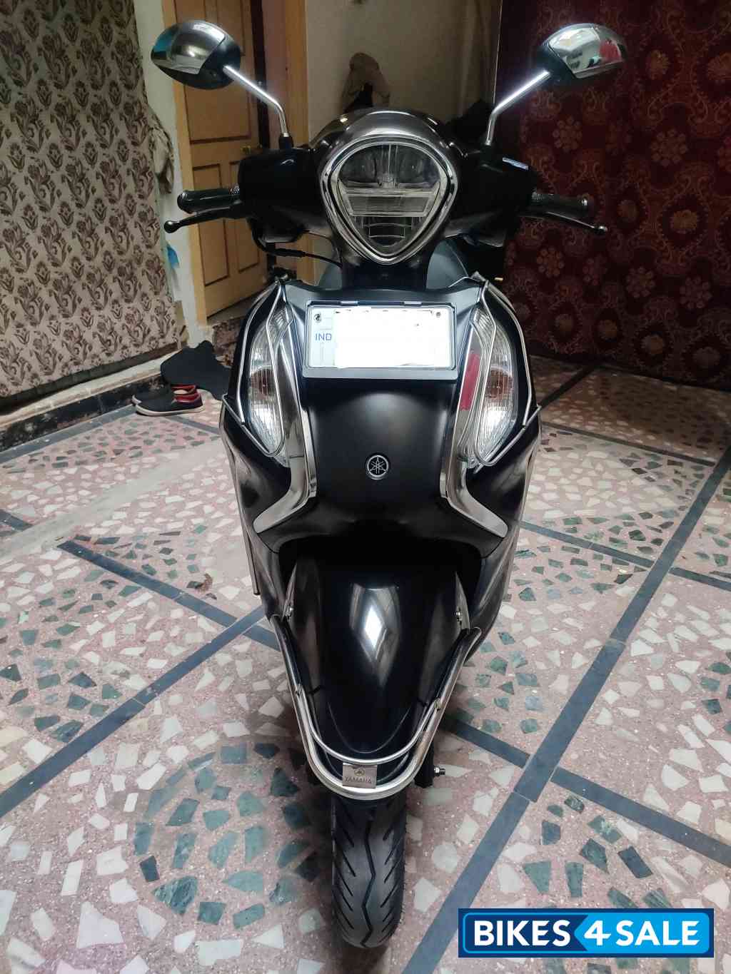 Black Metallic Yamaha Fascino 125 Fi Hybrid