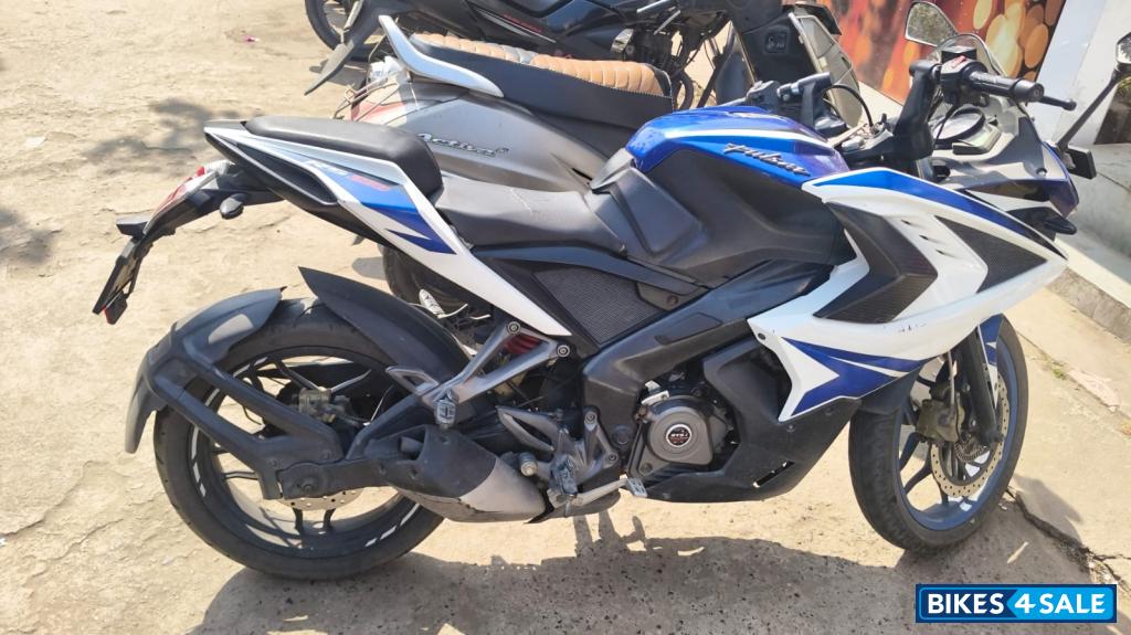 Racing Blue Bajaj Pulsar RS 200
