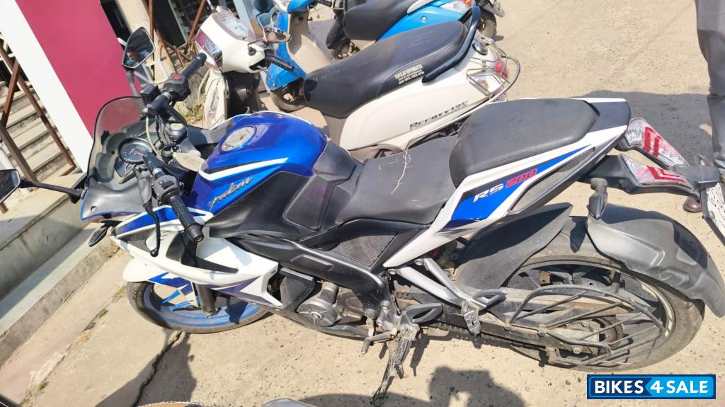 Racing Blue Bajaj Pulsar RS 200