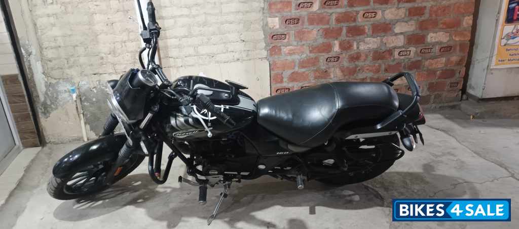 Black Bajaj Avenger Street 160